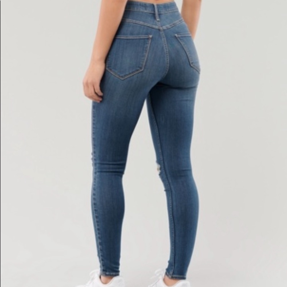 Hollister High rise Jeans - Picture 2 of 2
